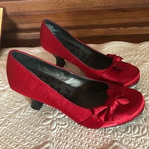 Mudd , red satin bow pumps, size 6